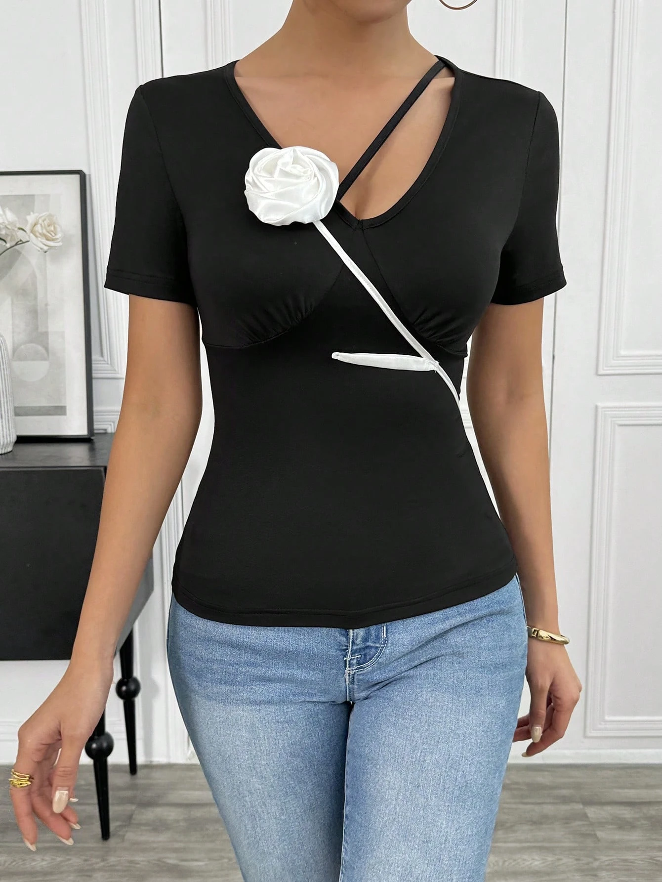 SHEIN Relaxiva Women's Elegant 3D Floral V-Neck Fitted T-Shirt, Slim Fit, Spring/Summer - Image 3