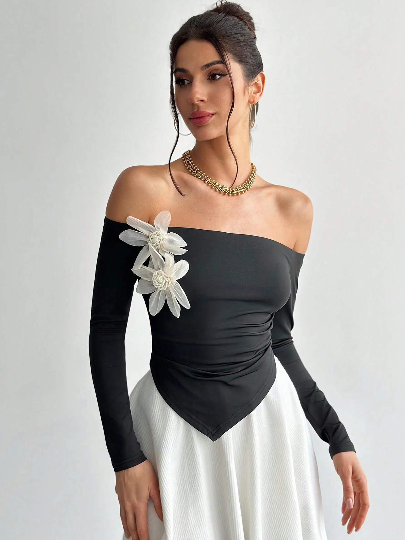 SHEIN Privé Valentine Day Women Elegant Minimalist Stylish Romantic Off Shoulder Floral Decor Tight Long Sleeve Black T-Shirt - Image 4