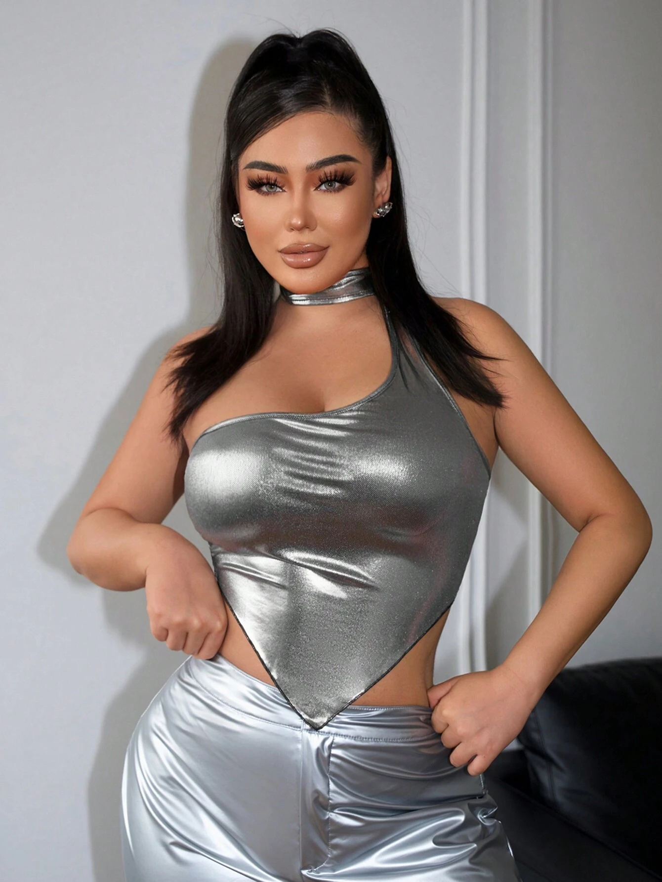 SHEIN SXY x STAS SHEIN SXY Women Fashionable Summer Silver Halter Neck Top In Wild Style - Image 3