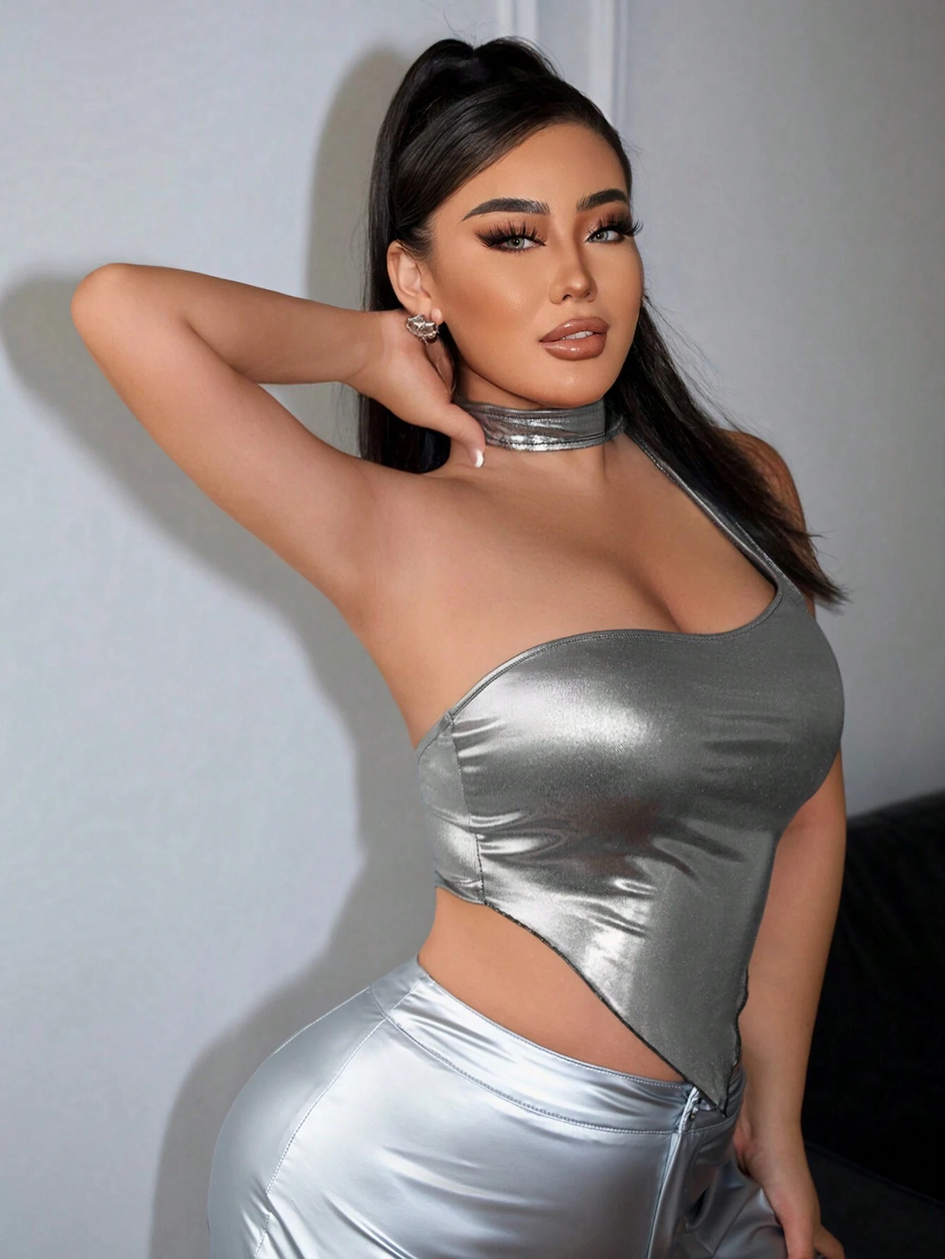 SHEIN SXY x STAS SHEIN SXY Women Fashionable Summer Silver Halter Neck Top In Wild Style - Image 4