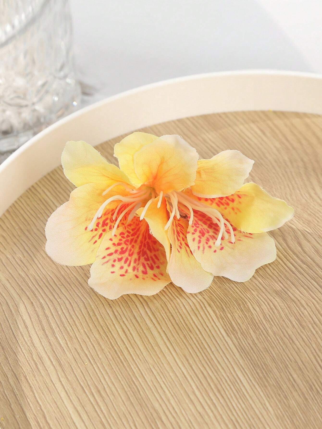 SHEIN 1pc Bohemian Style Artificial Lily Flower Hair Clip Valentine's Day - Image 3