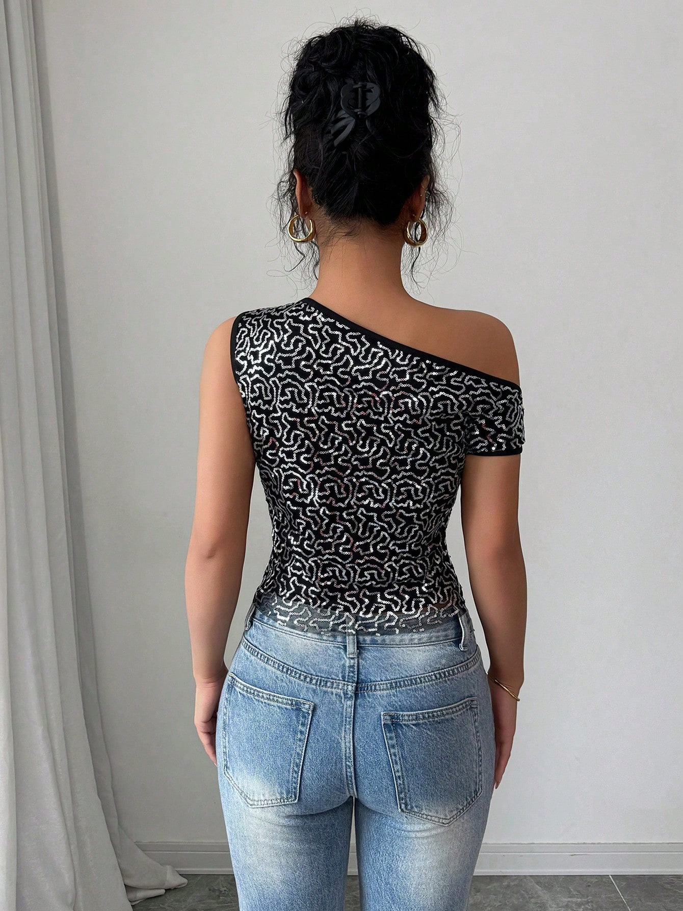 SHEIN Elenzga 2025 Valentine's Day Sequin Embellished Slim Fit Asymmetrical Neck Short Sleeve T-Shirt - Image 3