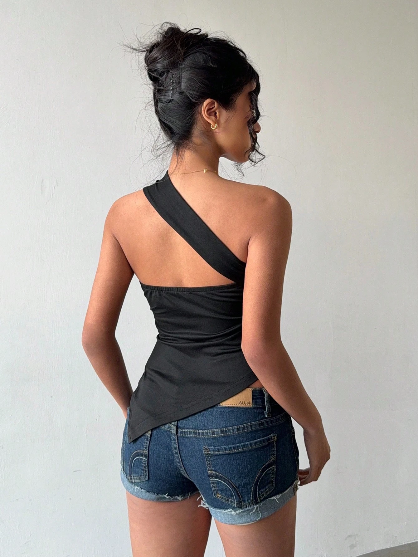 SHEIN Rafferiza Women's Solid Color Bow Metal Decor Bandeau Bodysuit, Backless & Form-Fitting - Image 2