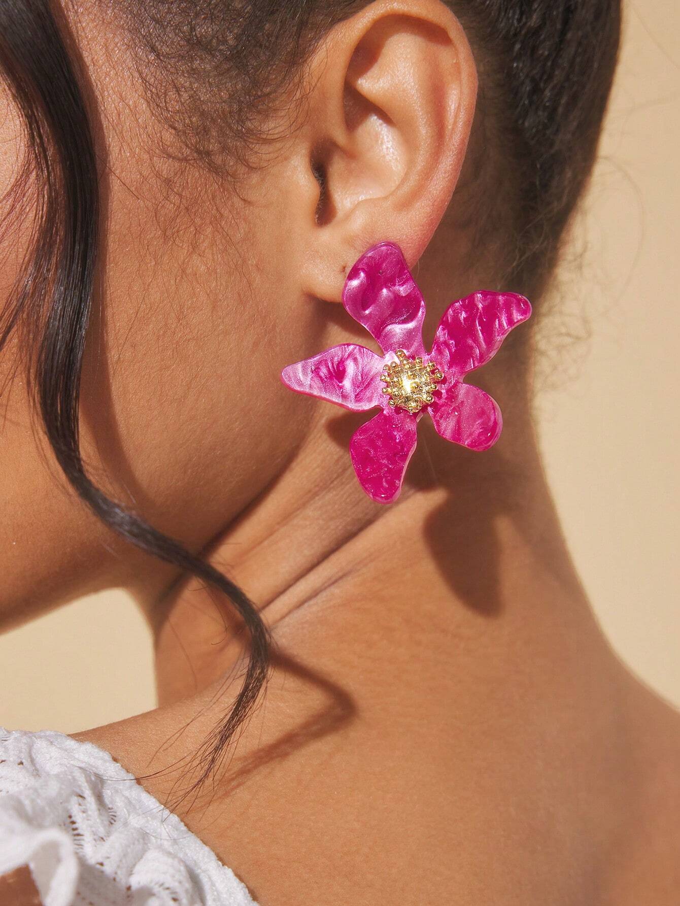 SHEIN BAE Floral Shaped Metal Decor Minimalist Unique Style Earrings, Casual Wear - Image 3