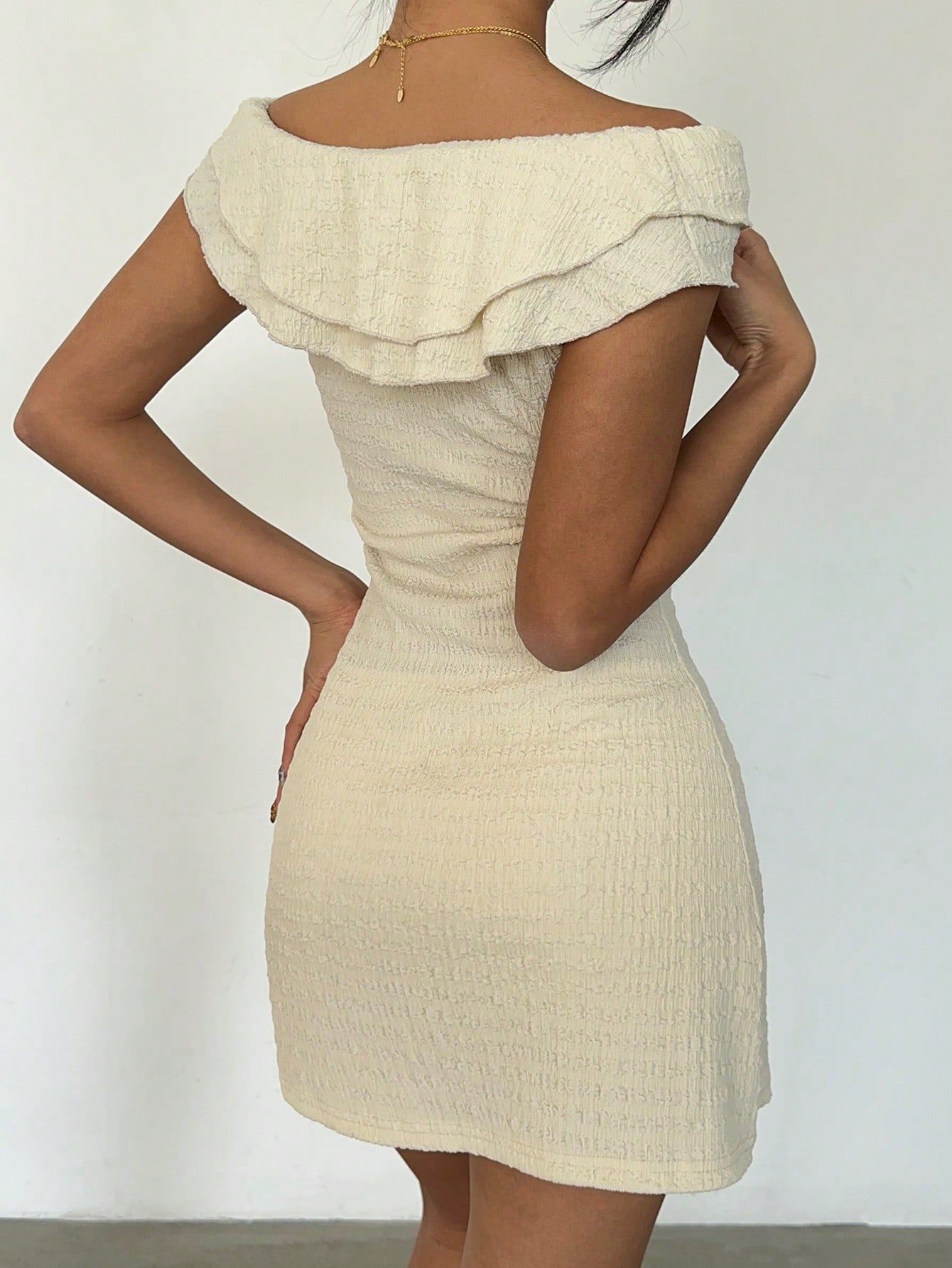 SHEIN Essnce Women's Solid Color Off Shoulder Mini Dress, Casual Vacation Twisted Open-Shoulder Elegant Short - Image 2