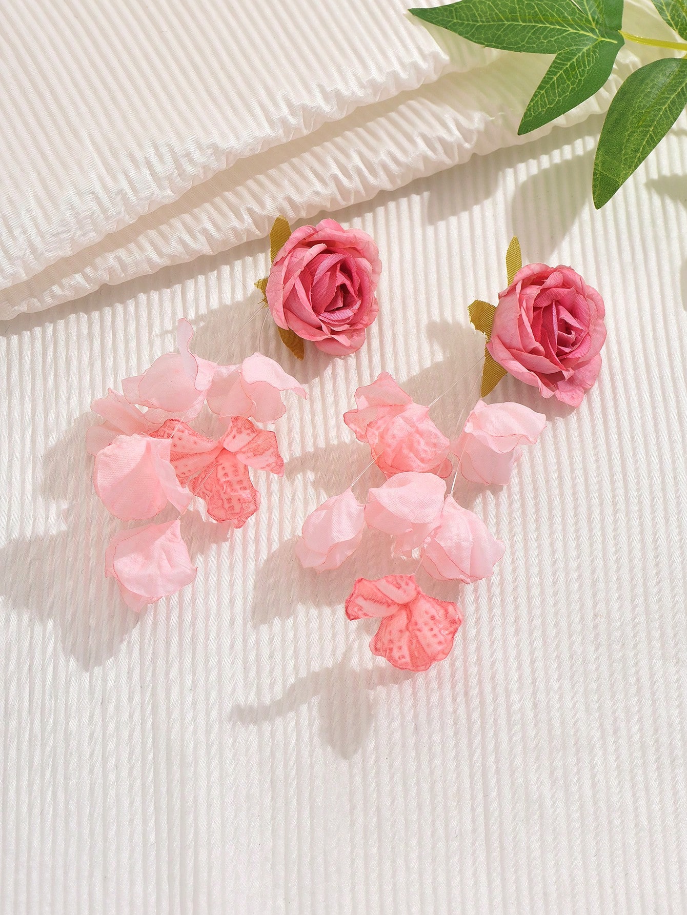 SHEIN 1 Pair 3D Fabric Floral Dangle Earrings For Women - Image 3