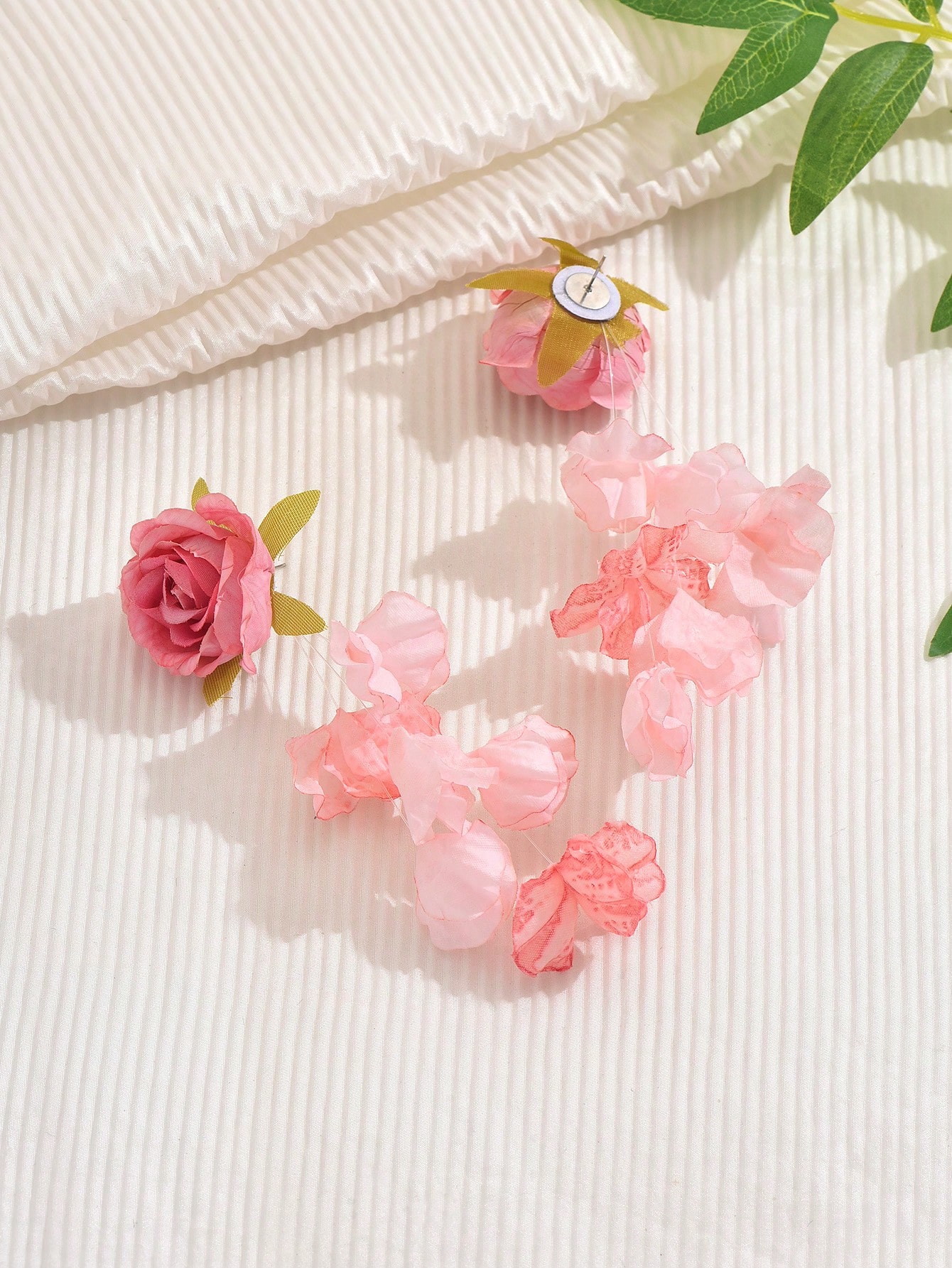 SHEIN 1 Pair 3D Fabric Floral Dangle Earrings For Women - Image 4