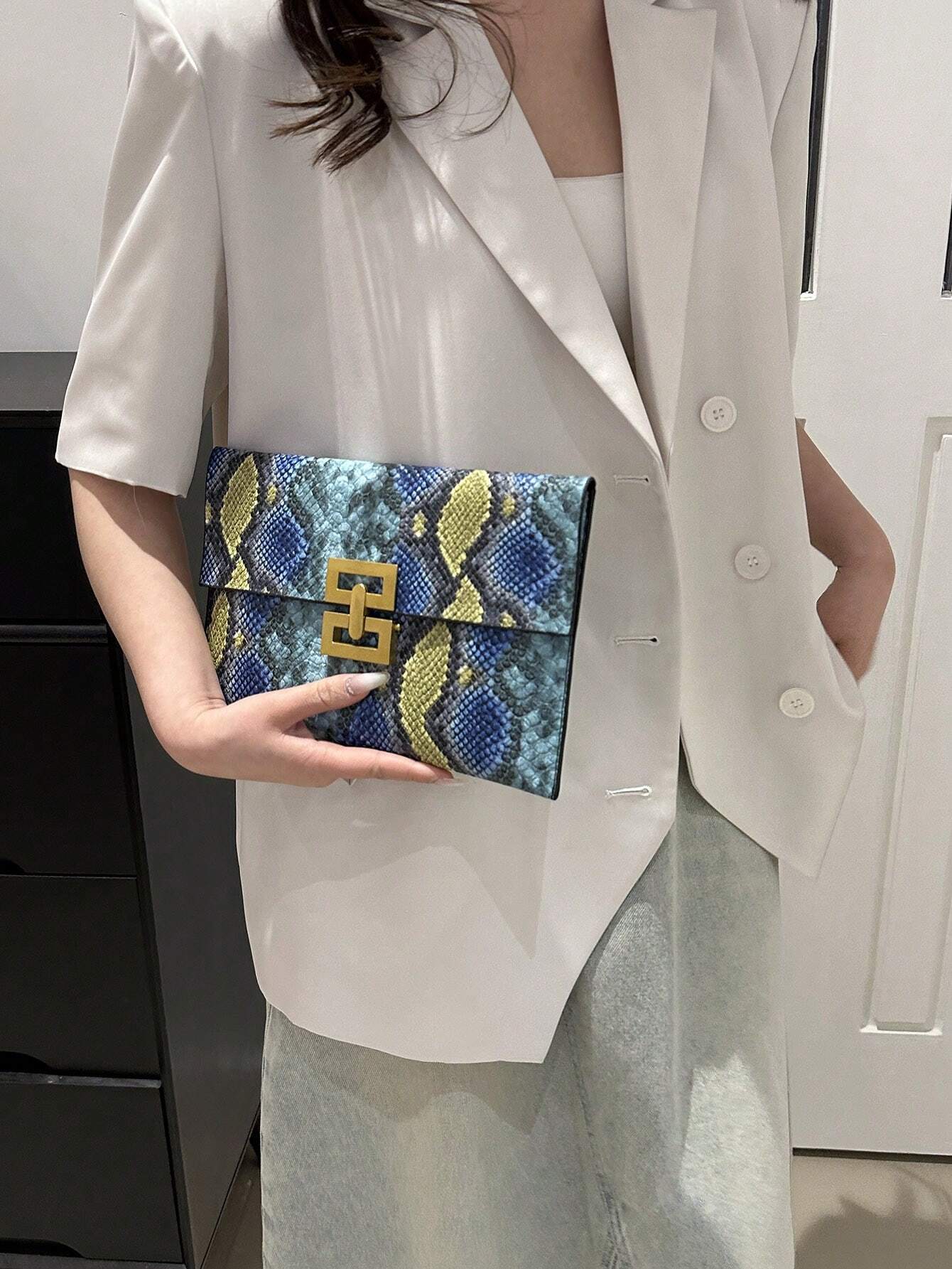 SHEIN Crocodile Pattern Metal Chain Clutch, Elegant Textured PU Leather Purse, Classic Dinner Evening Bag, Elegant Clutch Bag For Women - Image 2