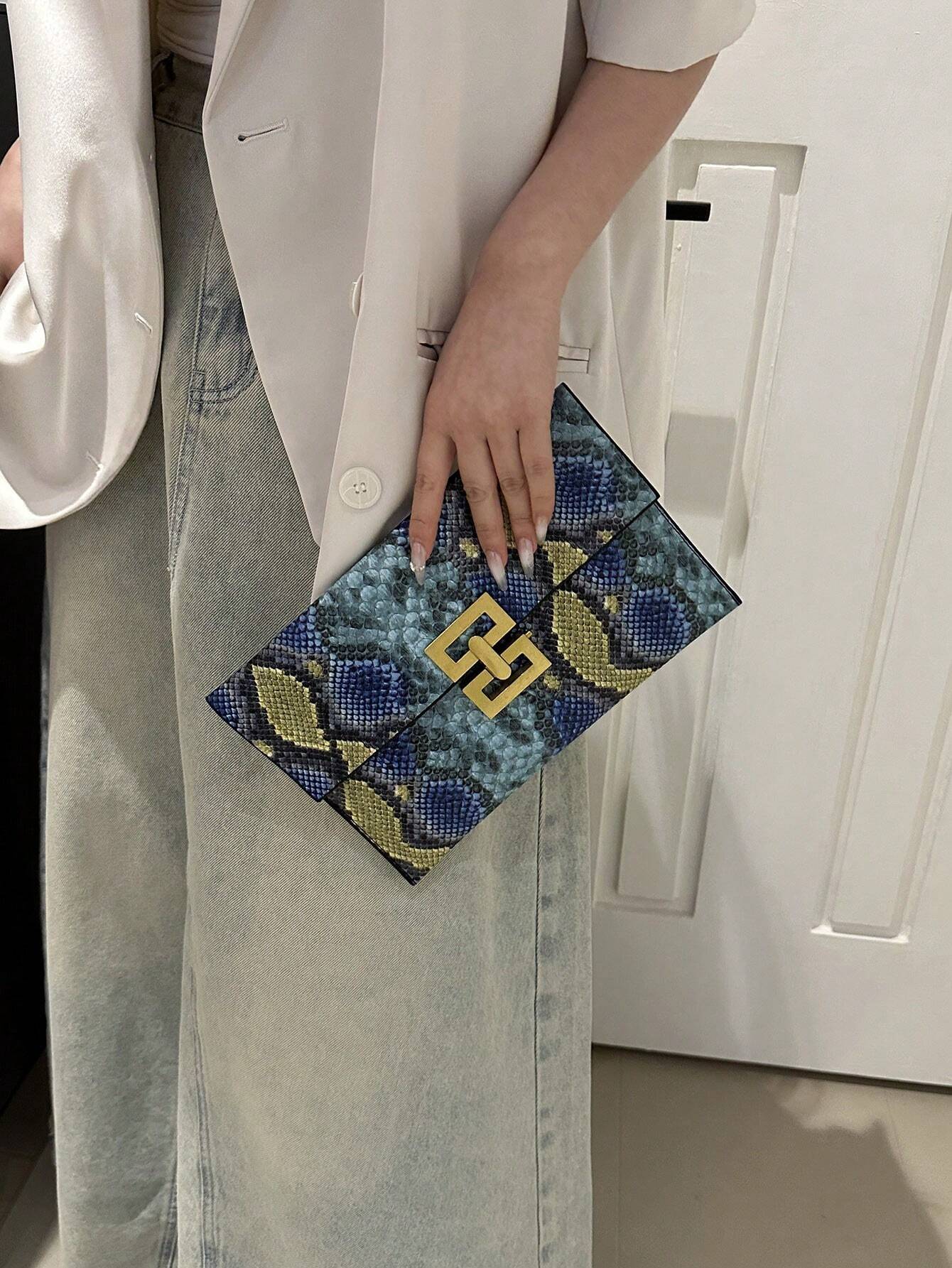 SHEIN Crocodile Pattern Metal Chain Clutch, Elegant Textured PU Leather Purse, Classic Dinner Evening Bag, Elegant Clutch Bag For Women - Image 3