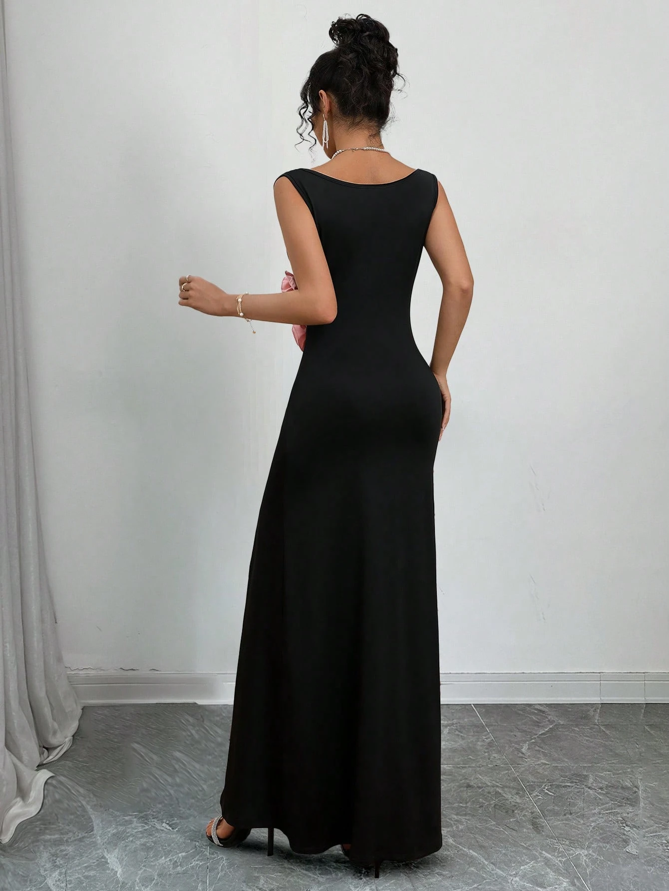 SHEIN Rafferiza High Slit Sleeveless Bodycon Dress With Floral Decor - Image 3