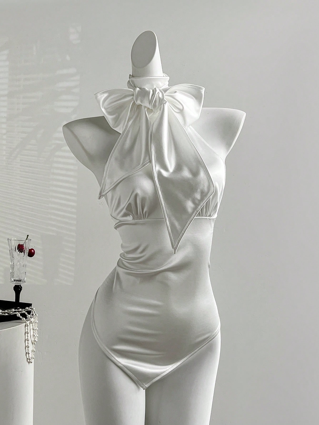 SHEIN Sweetra Women Bow Decor Solid Color Tank Top