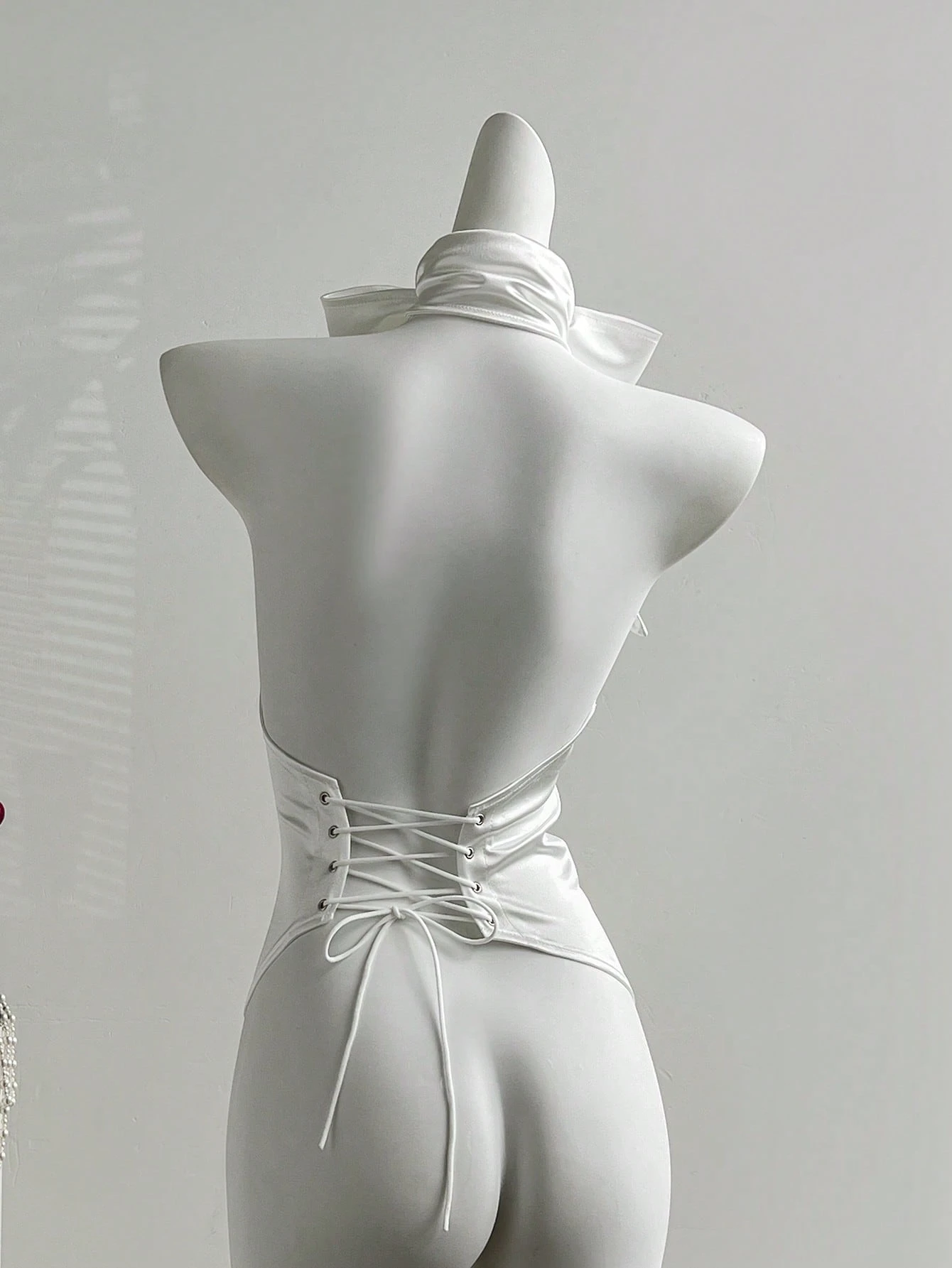 SHEIN Sweetra Women Bow Decor Solid Color Tank Top - Image 2