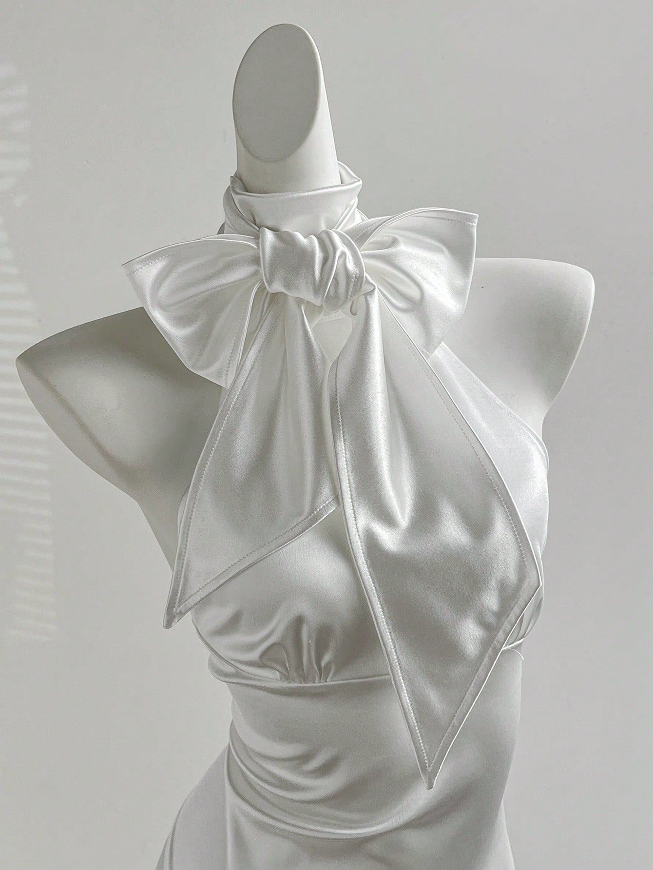 SHEIN Sweetra Women Bow Decor Solid Color Tank Top - Image 3