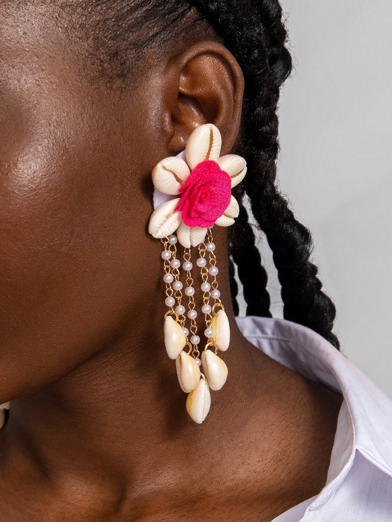 SHEIN 1 Pair Bohemian Style Faux Pearl Flower Shaped Dangle Earrings - Image 2