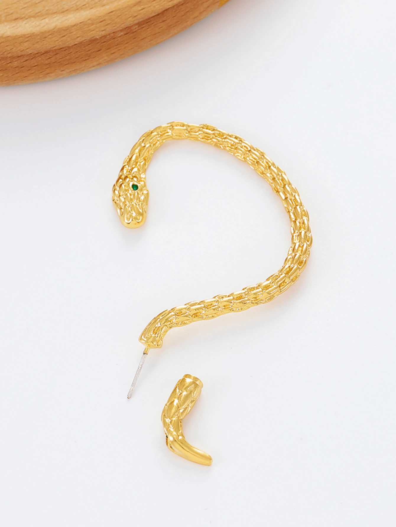 1 Piece Of Fashionable High-End Exaggerated Snake Shaped Ear Hook,