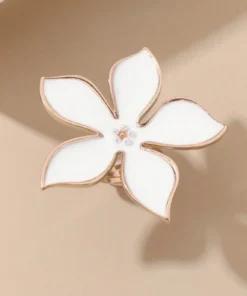SHEIN 1pcs Exaggerated White Metallic Floral Rings