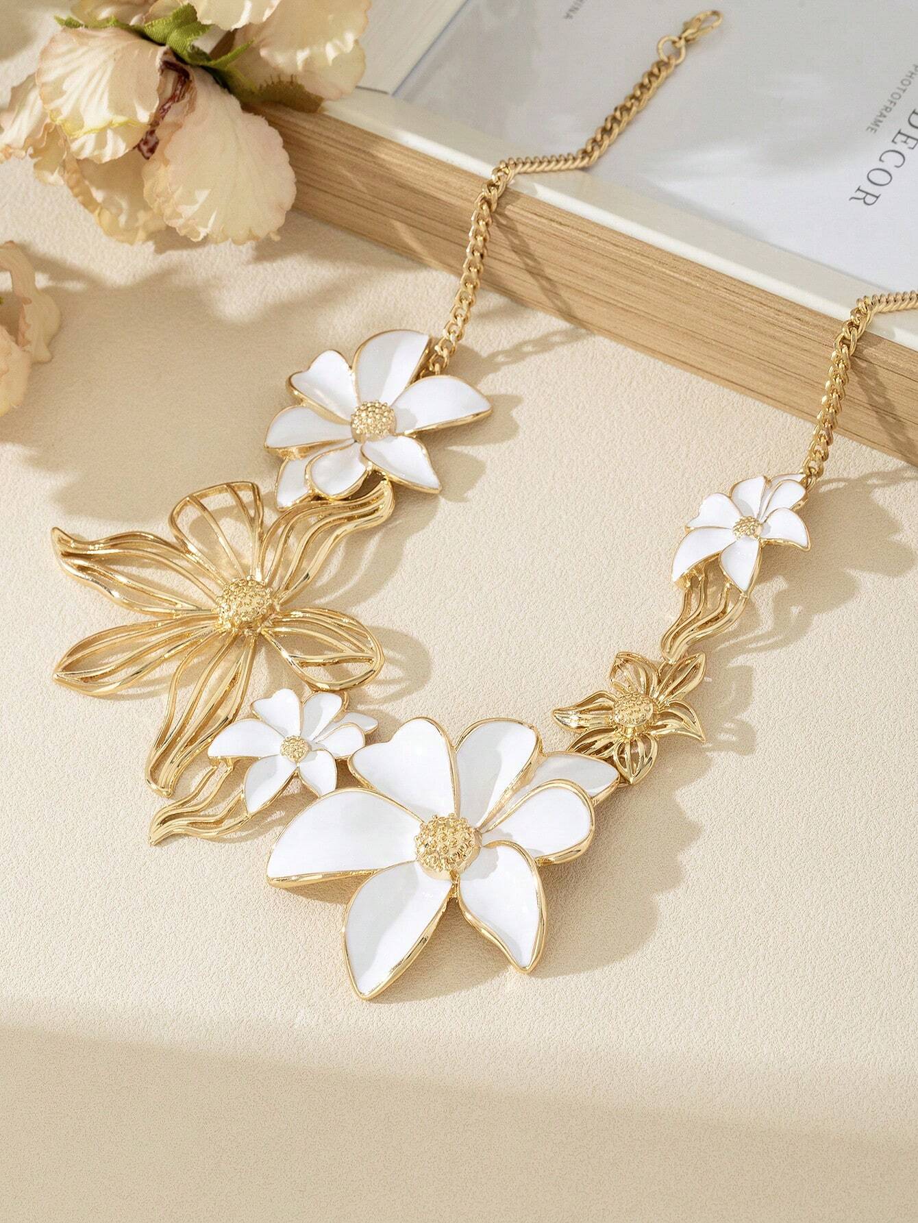 SHEIN 1pc Metal Hollow Flower Oil Drop Necklace, Oversized Golden Flower Necklace