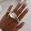 1pc Vintage Asymmetrical Metal Leaf Knuckle Ring