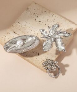 Alternative view of SHEIN 3pcs Exaggerated Metal Large Flower, Small Ball, Spiral Design Rings