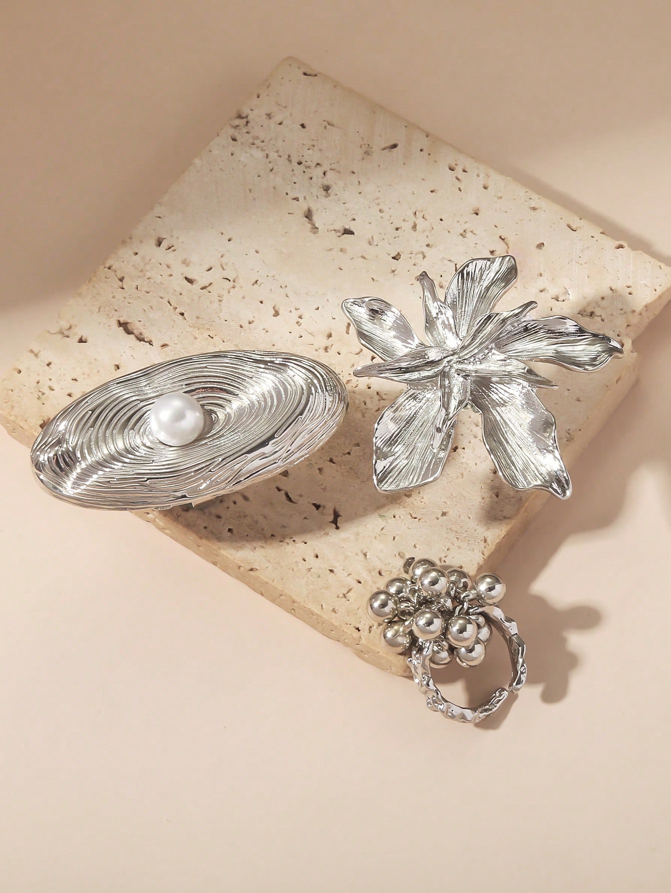 SHEIN 3pcs Exaggerated Metal Large Flower, Small Ball, Spiral Design Rings - Image 2