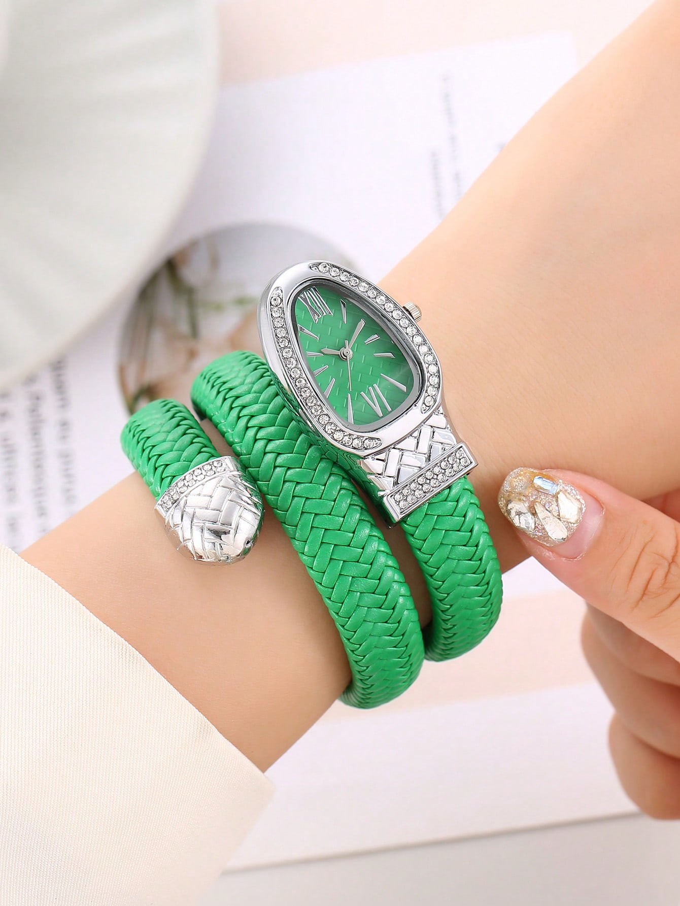 SHEIN New Arrival Hot Selling Snake Wrap Around Wrist Watch, Fashion Personalized Quartz Watch - Image 3