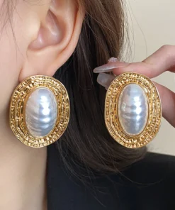 Alternative view of SHEIN 1 Pair Metal Asymmetrical Ruched Striped Ellipse Pearl Earrings